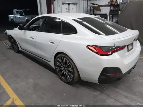 WBA63AV09NFM76202 — 2022 BMW 4ER, фото 3 з IAAI, Передня частина