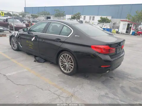 WBAJA9C5XKB393314 — 2019 BMW 530E Iperformance, foto 3 de IAAI 26.10.2026, Incendio del motor