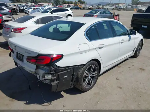 WBA13AG05MCF31349 — 2021 BMW 530E, foto 4 de IAAI 28.10.2026, Parte trasera