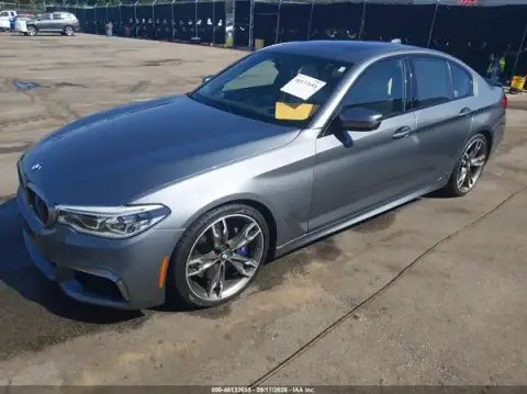 WBAJB9C58KB464765 — 2019 BMW 5ER, фото 2 с аукциона IAAI, правый бок