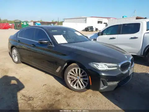 WBA53BH08MCF86979 — 2021 BMW 5ER, Parte trasera (Rear), fotos antes de reparar