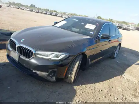 WBA53BH08MCF86979 — 2021 BMW 5ER, zdjęcie 2 z IAAI, Tył