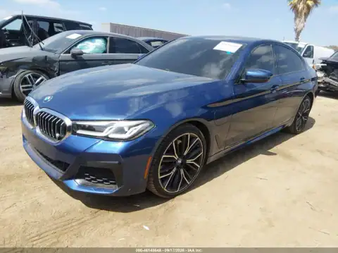 WBA13AG02MCG13555 — 2021 BMW 5ER, photo 2 from IAAI 21.10.2026, Right rear