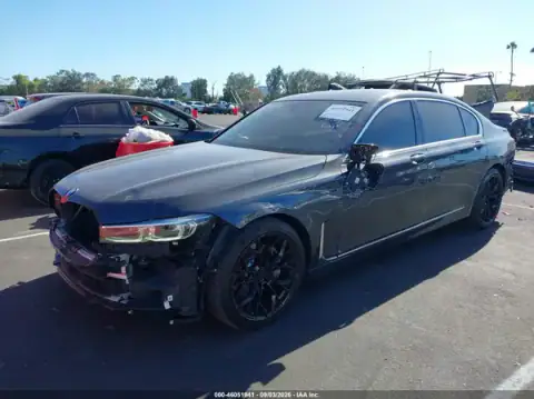 WBA7T2C04LCD24262 — 2020 BMW 7ER, ფოტო 2, IAAI 23.10.2026, წინა და უკანა ნაწილი