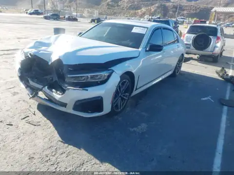 WBA7U2C00MCF77402 — 2021 BMW 7ER, ფოტო 2, IAAI, წინა ნაწილი