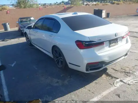 WBA7U2C00MCF77402 — 2021 BMW 7ER, ფოტო 3, IAAI, წინა ნაწილი