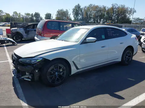 WBY73AW00PFR44843 — 2023 BMW i4, zdjęcie 2 z IAAI, Prawy przód