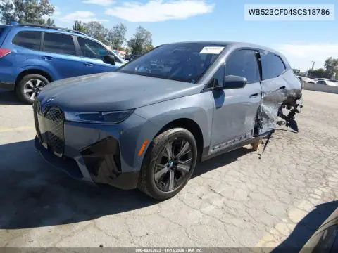 WB523CF04SCS18786 — 2025 BMW iX, фото 2 с аукциона IAAI, задняя часть слева