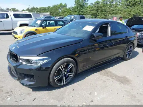 WBSJF0C55KB285806 — 2019 BMW M5, ფოტო 2, IAAI, მარჯვენა მხარე