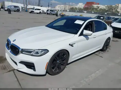 WBS83CH04MCF42122 — 2021 BMW M5, zdjęcie 2 z IAAI, Prawy bok