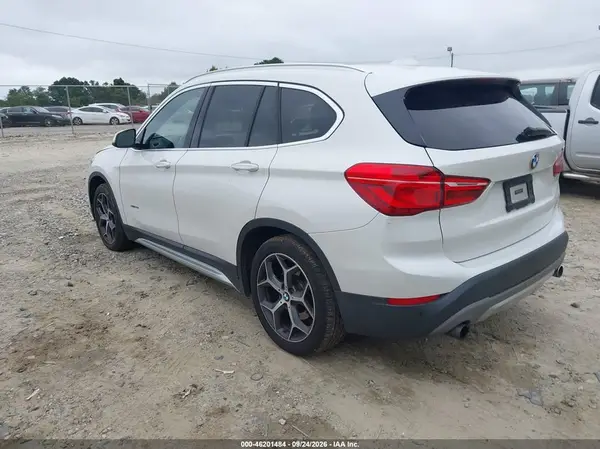 WBXHT3C34GP880819 — 2016 BMW X1, фото 3 с аукциона IAAI, Передняя часть