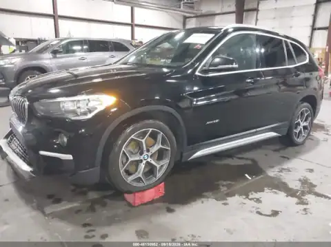 WBXHT3C34J5K28186 — 2018 BMW X1, foto 2 de IAAI, Delantera derecha