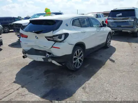 WBXYH9C01M5S46014 — 2021 BMW X2, photo 4 from IAAI, Rear end