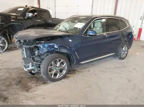 5UXTY3C09LLU69429 — 2020 BMW X3, foto 2 de IAAI, Parte delantera