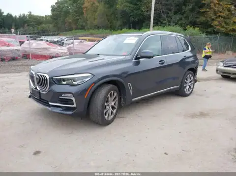 5UXCR6C55KLL51175 — 2019 BMW X5, photo 2 from IAAI, Rear end