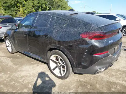 5UXCY6C06M9G25087 — 2021 BMW X6, zdjęcie 3 z IAAI, Wandalizm