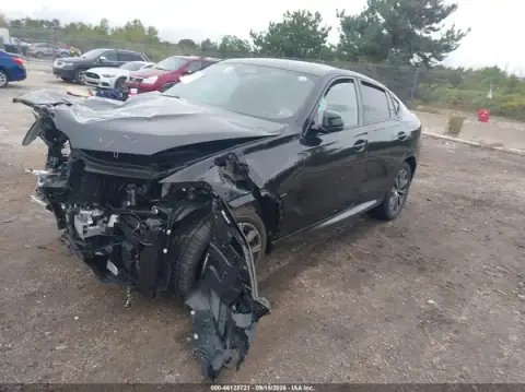 5UX33EX0XV9528654 — 2027 BMW X6, фото 2 з IAAI 24.09.2026, Передня частина
