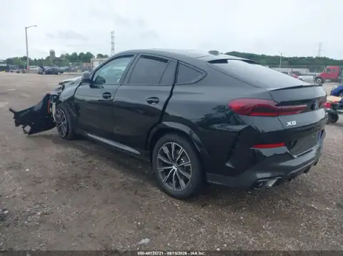 5UX33EX0XV9528654 — 2027 BMW X6, фото 3 з IAAI 24.09.2026, Передня частина