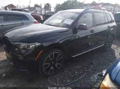 5UXCW2C04L9C44089 — 2020 BMW X7, foto 2 de IAAI, Parte delantera