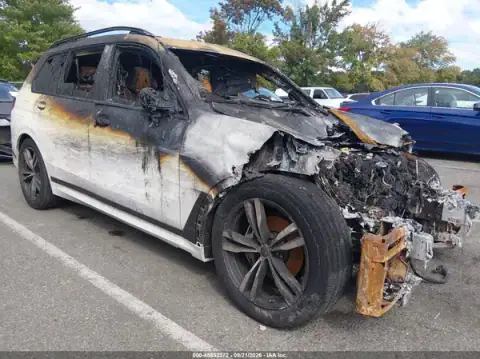 5UXCW2C08M9D85961 — 2021 BMW X7, Całkowite spalenie (Total Burn), zdjęć przed naprawą