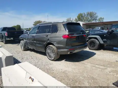 5UXCW2C07M9H60545 — 2021 BMW X7, photo 3 from IAAI, Front end