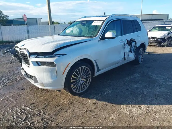 5UX23EM00P9P64457 — 2023 BMW X7, zdjęcie 2 z IAAI, Prawy przód