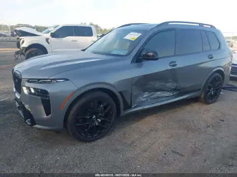 5UX33EM0XS9X07082 — 2025 BMW X7, photo 2 from IAAI, Left side