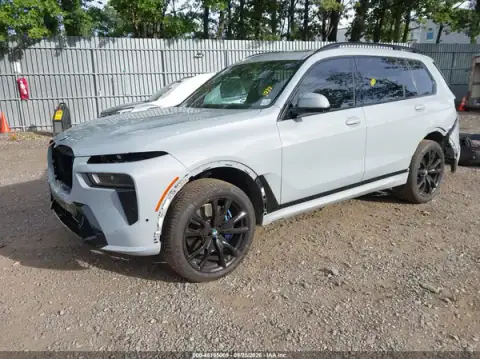 5UX23EM00S9Y36492 — 2025 BMW X7, ფოტო 2, IAAI, წინა და უკანა ნაწილი