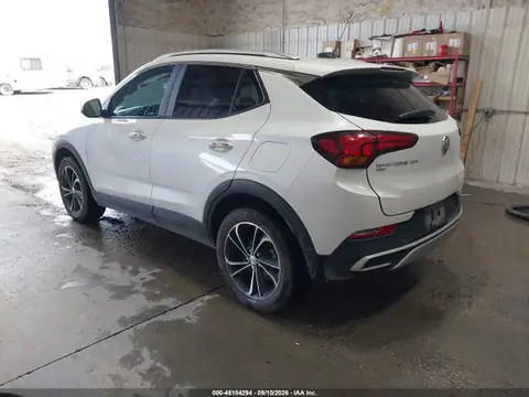 KL4MMESL7MB132638 — 2021 Buick Encore GX AWD Select, ფოტო 3, IAAI 23.10.2026, მარჯვენა მხარე