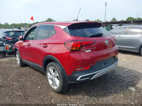 KL4MMCSL7MB143966 — 2021 Buick Encore GX, zdjęcie 3 z IAAI 21.10.2026, Uszkodzenia podwozia