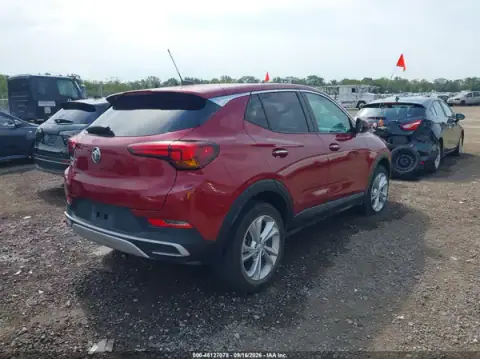 KL4MMCSL7MB143966 — 2021 Buick Encore GX, zdjęcie 4 z IAAI 21.10.2026, Uszkodzenia podwozia