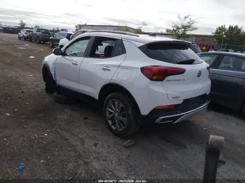 KL4MMFSL5MB158886 — 2021 Buick Encore GX, foto 3 de IAAI, Delantera izquierda