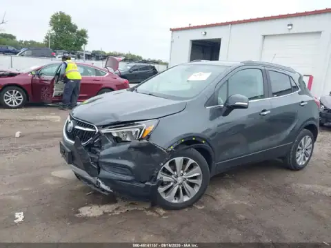 KL4CJASB7JB667646 — 2018 Buick Encore, фото 2 с аукциона IAAI, передняя часть слева