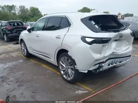 LRBFZME45SD035548 — 2025 Buick Envision, фото 3 з IAAI, Передня й задня частини