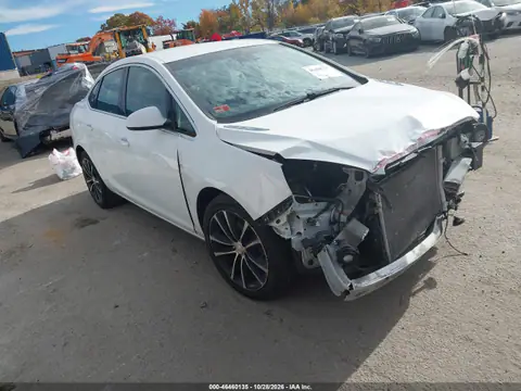1G4PR5SK2H4120043 — 2017 Buick Verano, Przód i tył, zdjęć przed naprawą