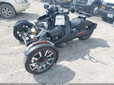 3JB2GEG23MJ004589 — 2021 Can-Am Ryker Rally Edition, zdjęcie 2 z IAAI 07.10.2026, Przód