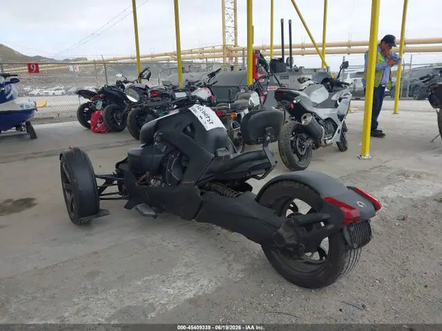 3JB2FEF29NJ003047 — 2022 Can-Am Ryker, photo 3 from IAAI 14.10.2026, Front end