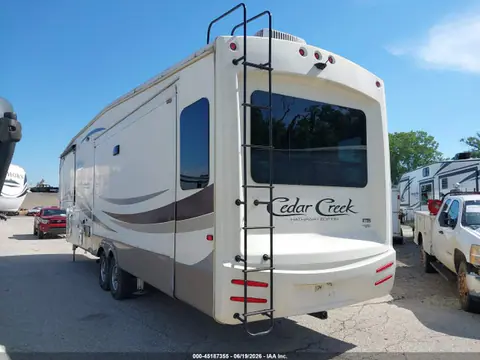 2018 Cedar Creek Other VIN 4X4FCRMT0JS218201 фото 3