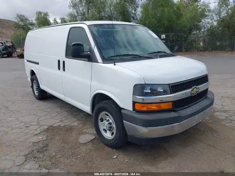1GCWGAFF5H1109860 — 2017 Chevrolet Express 2500 Work Van, Right side (Right Side), before-repair photos