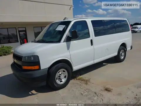 1GAWGEFG6K1330111 — 2019 Chevrolet Express, foto 3 de IAAI 20.10.2026, Desgaste normal