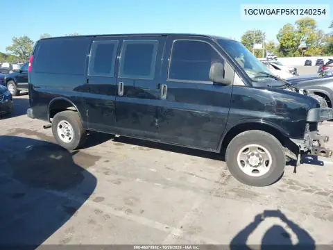 1GCWGAFP5K1240254 — 2019 Chevrolet Express, передняя часть слева, фото до ремонта