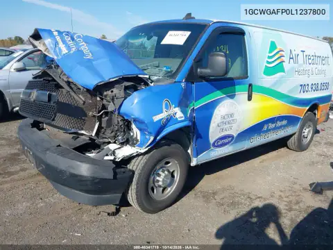 1GCWGAFP0L1237800 — 2020 Chevrolet Express, foto 2 de IAAI, Parte delantera