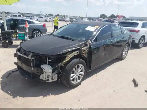 1G1ZE5ST5HF115594 — 2017 Chevrolet Malibu, photo 2 from IAAI, Front end