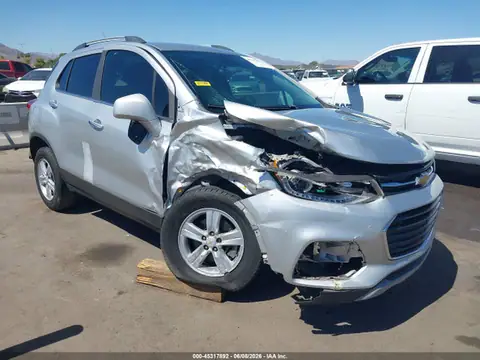 KL7CJLSB3JB650468 — 2018 Chevrolet Trax LT, Delantera derecha (Right Front), fotos antes de reparar