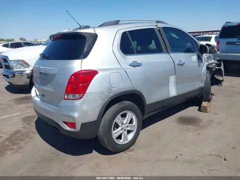 KL7CJLSB3JB650468 — 2018 Chevrolet Trax LT, zdjęcie 4 z IAAI 27.10.2026, Prawy przód