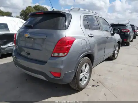 KL7CJLSB8KB723741 — 2019 Chevrolet TRAX, zdjęcie 4 z IAAI 07.10.2026, Przód