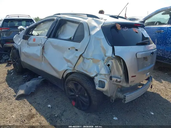 3GNCJPSB4LL237669 — 2020 Chevrolet TRAX, photo 3 from IAAI, Biohazard / chemical