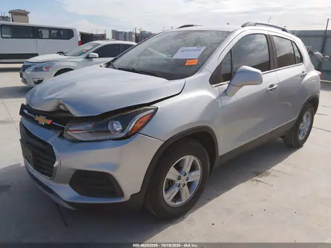 KL7CJLSBXLB014231 — 2020 Chevrolet TRAX, photo 3 from IAAI, Front end
