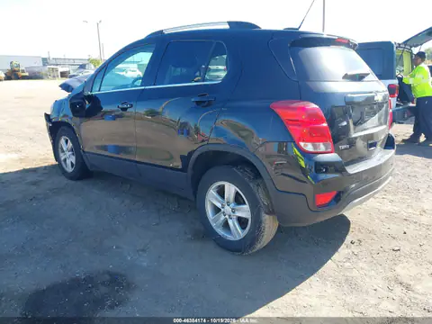 KL7CJLSBXLB335203 — 2020 Chevrolet TRAX, foto 4 de IAAI, Parte delantera y trasera