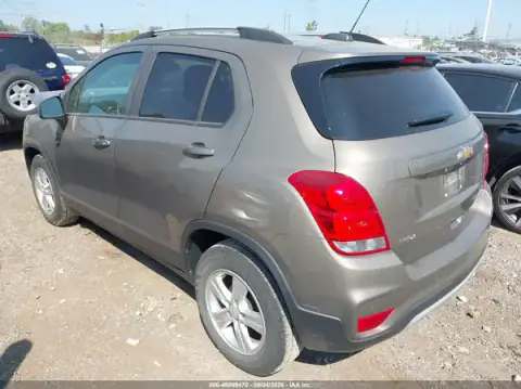 KL7CJLSB9MB311587 — 2021 Chevrolet TRAX, foto 3 de IAAI, Parte delantera
